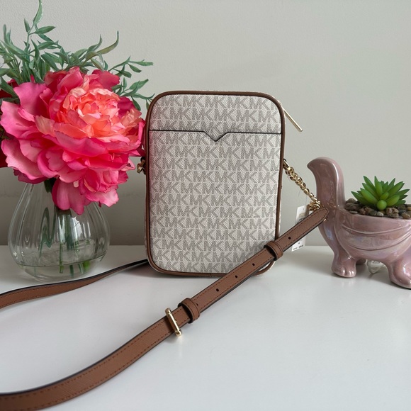 Michael Kors Signature Jet Set Travel Chain Crossbody Vanilla - Picture 2 of 6